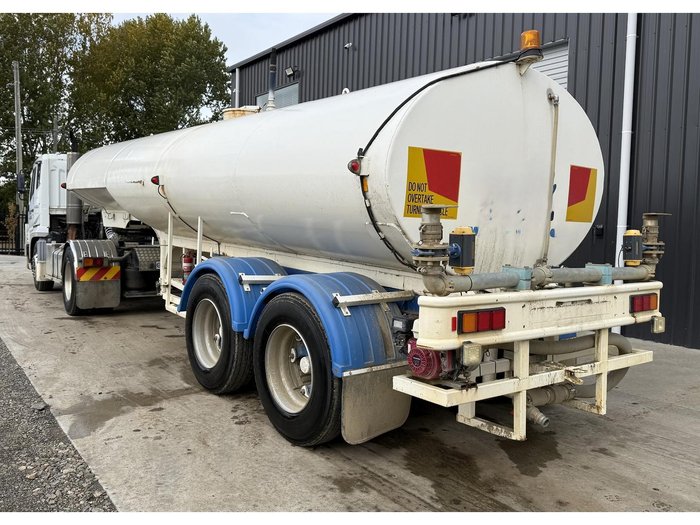 2000 MITSUBISHI TRUCK & WATER TANKER COMBO Fp500