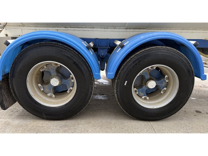 2000 MITSUBISHI TRUCK & WATER TANKER COMBO Fp500