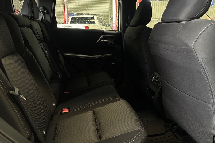 2025 Mitsubishi Outlander ES