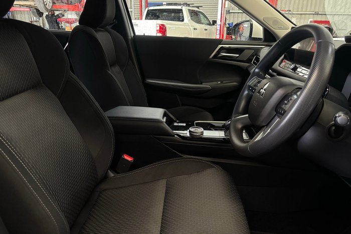 2025 Mitsubishi Outlander ES