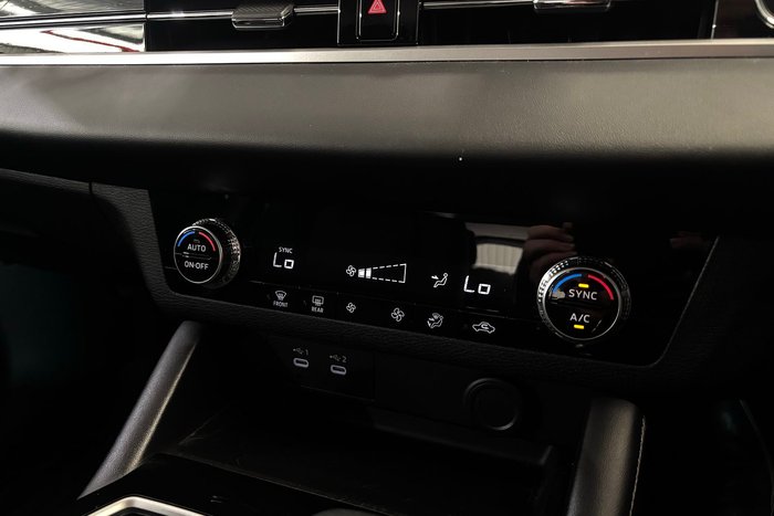 2025 Mitsubishi Outlander ES
