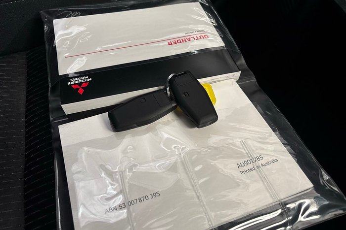2025 Mitsubishi Outlander ES