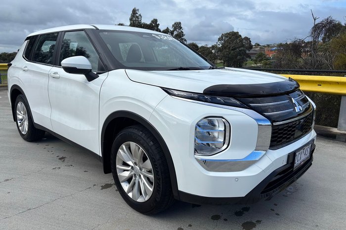 2025 Mitsubishi Outlander ES