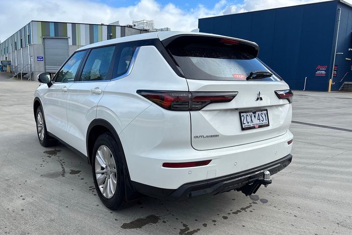 2025 Mitsubishi Outlander ES