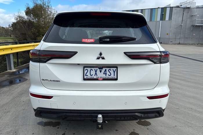 2025 Mitsubishi Outlander ES