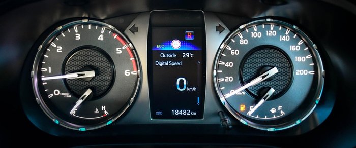 2025 Toyota Hilux SR5 48V