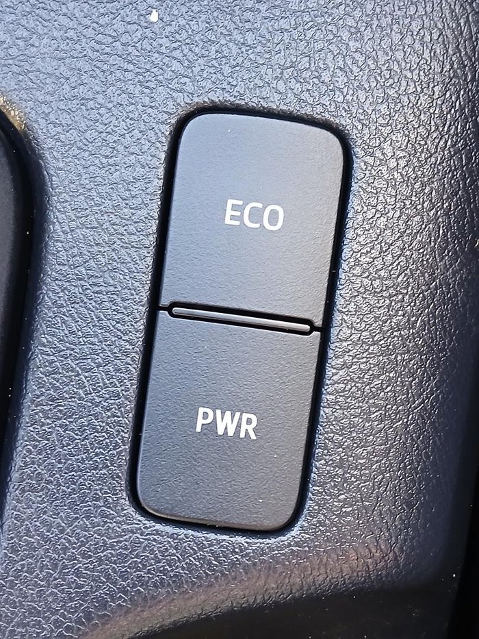 2023 Toyota Hilux SR