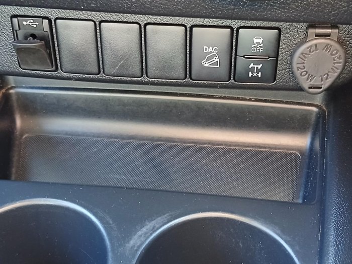 2023 Toyota Hilux SR