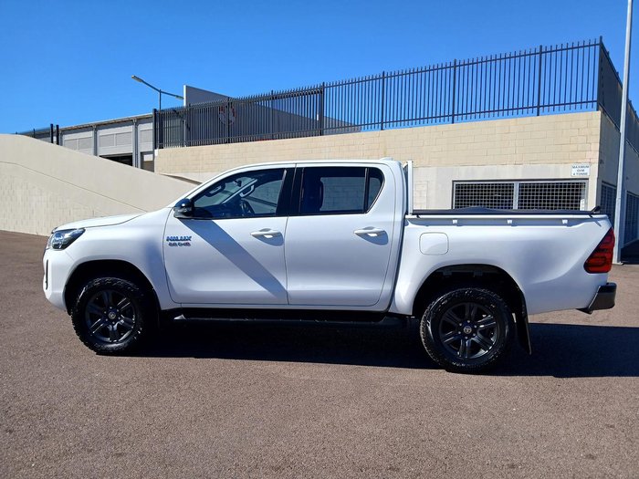 2023 Toyota Hilux SR