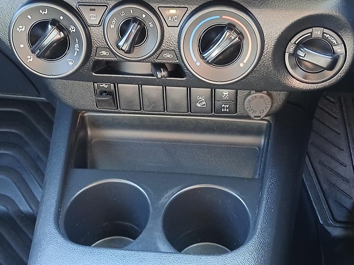 2023 Toyota Hilux SR