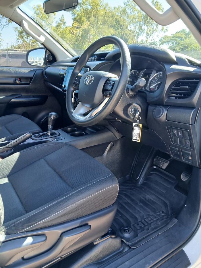 2023 Toyota Hilux SR