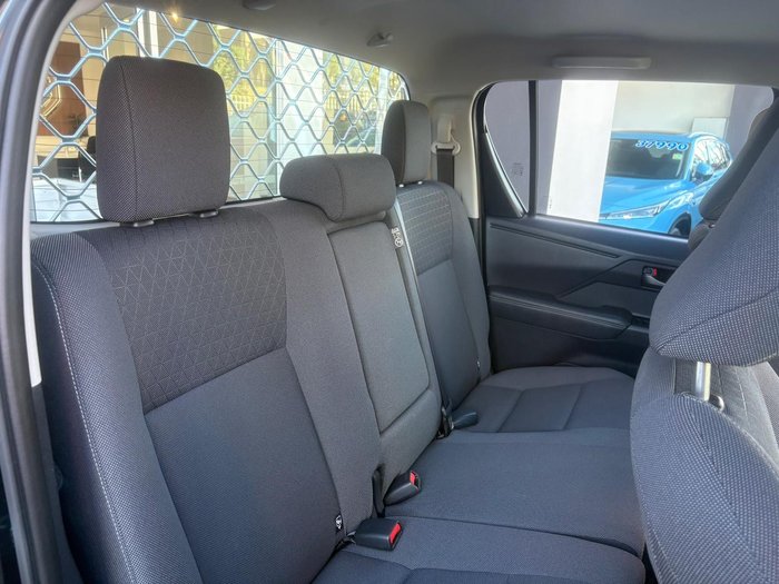 2025 Toyota Hilux SR 48V