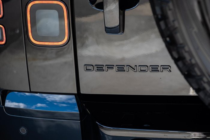 2026 Land Rover Defender 110 D350 X-Dynamic SE