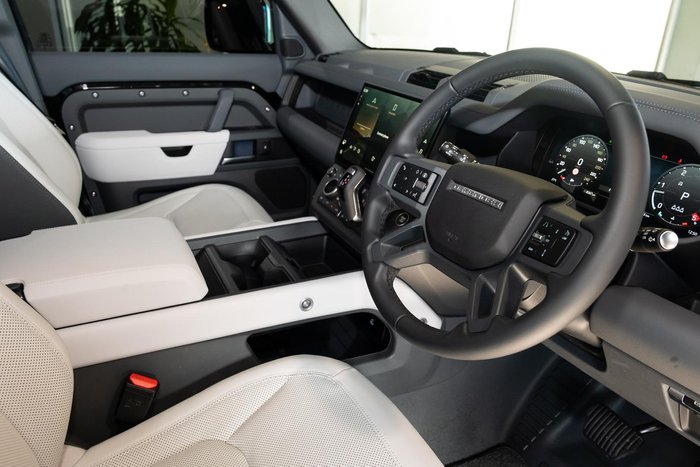 2026 Land Rover Defender 110 D350 X-Dynamic SE