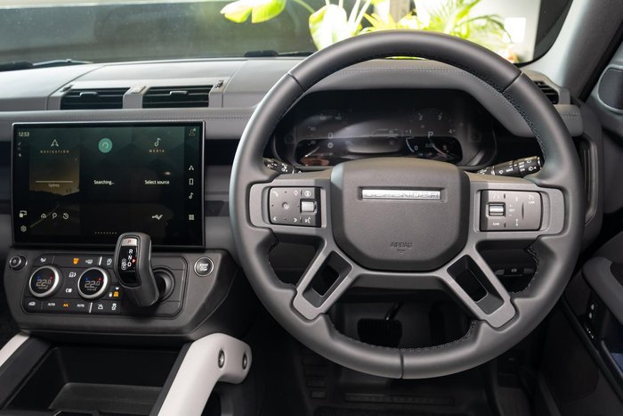 2026 Land Rover Defender 110 D350 X-Dynamic SE