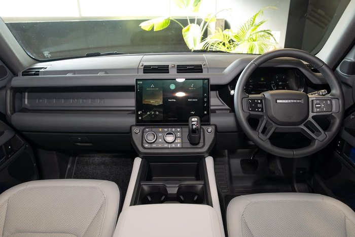 2026 Land Rover Defender 110 D350 X-Dynamic SE