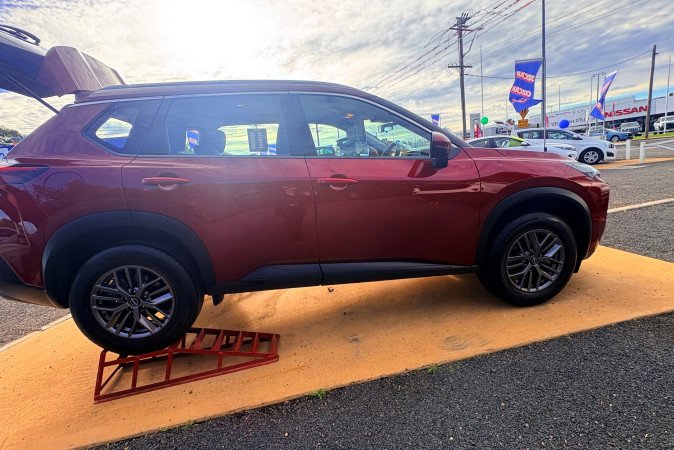 2024 NISSAN X-TRAIL