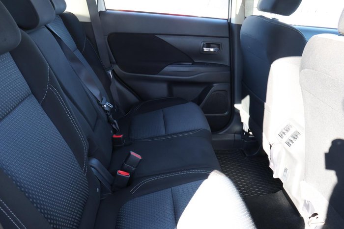 2020 Mitsubishi Outlander ES