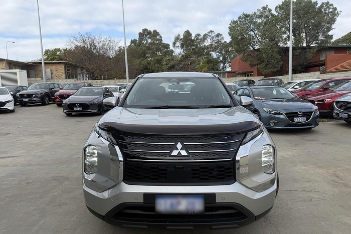 2023 Mitsubishi Outlander ES