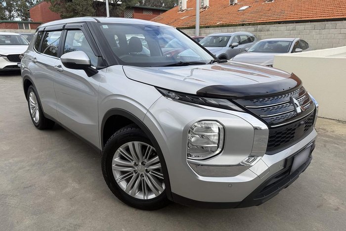 2023 Mitsubishi Outlander ES