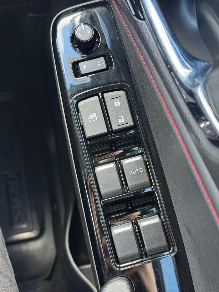 2025 Isuzu MU-X X-TERRAIN