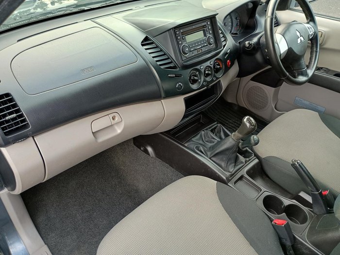 2010 Mitsubishi Triton GL-R