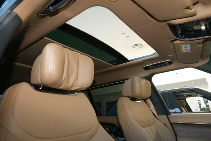 2026 Land Rover Range Rover P530 Autobiography