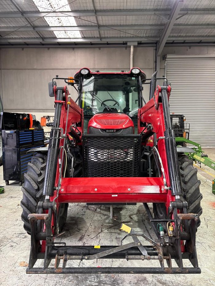 CASE IH Farmall 110M Cab Tractor Fel 110Hp Low Hours 835