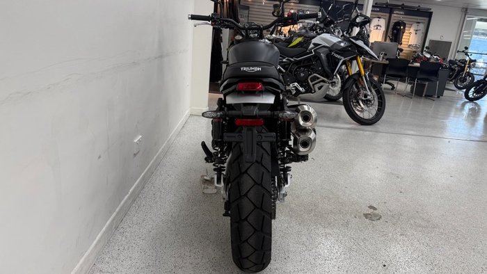 2026 Triumph SCRAMBLER 900 BLACK