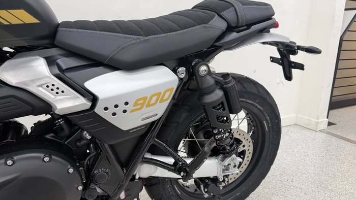 2026 Triumph SCRAMBLER 900 BLACK