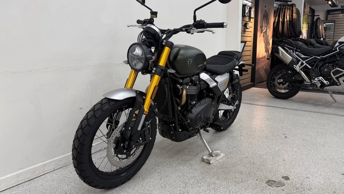 2026 Triumph SCRAMBLER 900 BLACK