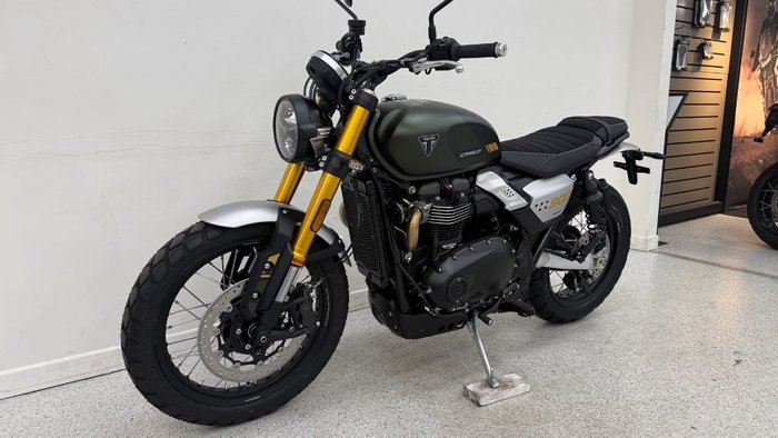2026 Triumph SCRAMBLER 900 BLACK