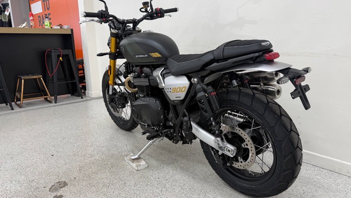 2026 Triumph SCRAMBLER 900 BLACK
