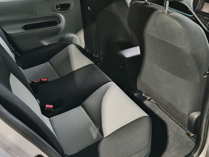 2013 Toyota Prius C NHP10R Silver Pearl