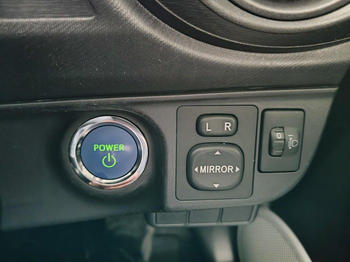 2013 Toyota Prius C NHP10R Silver Pearl