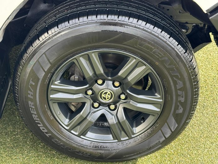 2023 Toyota Hilux SR