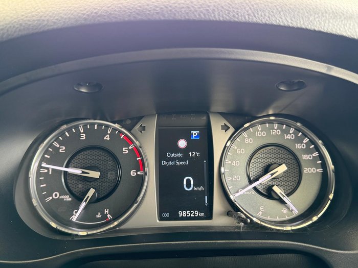 2023 Toyota Hilux SR
