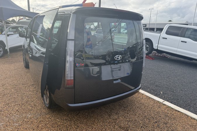 2022 HYUNDAI STARIA