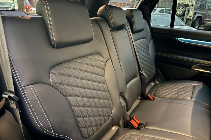 2025 Ford Everest Platinum
