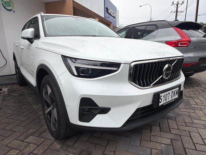 2025 Volvo XC40