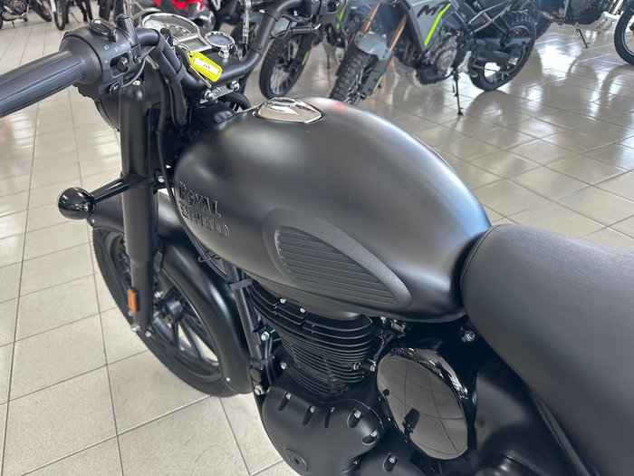 2025 Royal Enfield Classic 350 Dark