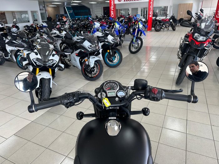 2025 Royal Enfield Classic 350 Dark
