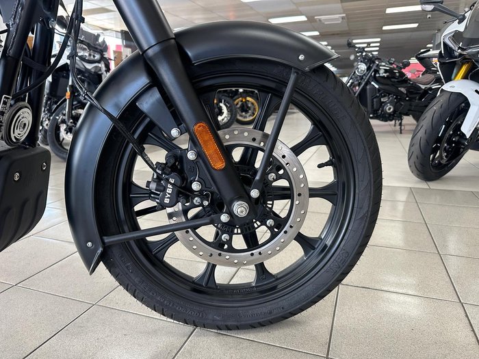 2025 Royal Enfield Classic 350 Dark
