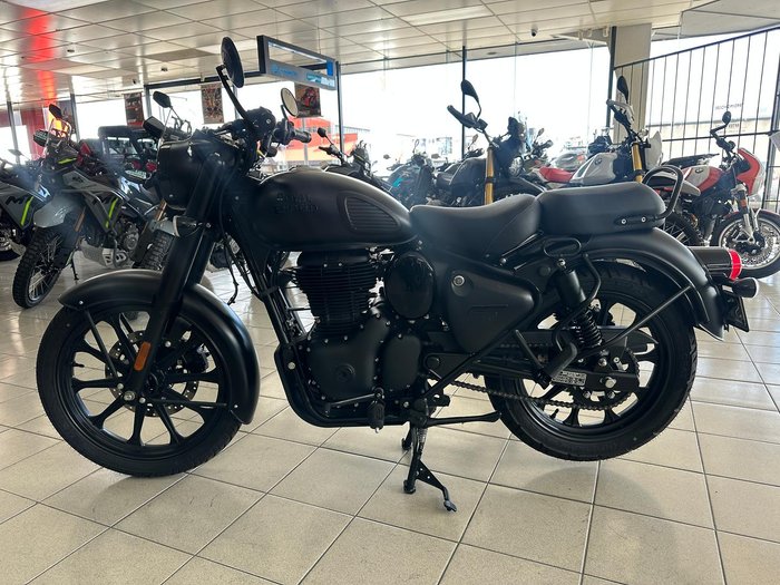 2025 Royal Enfield Classic 350 Dark