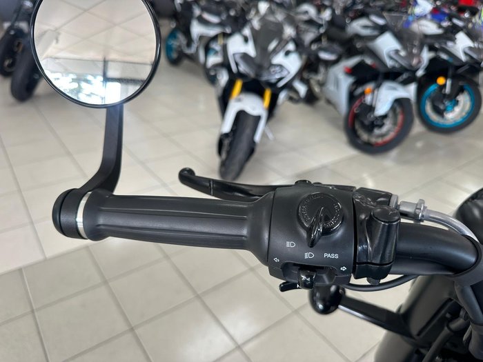 2025 Royal Enfield Classic 350 Dark