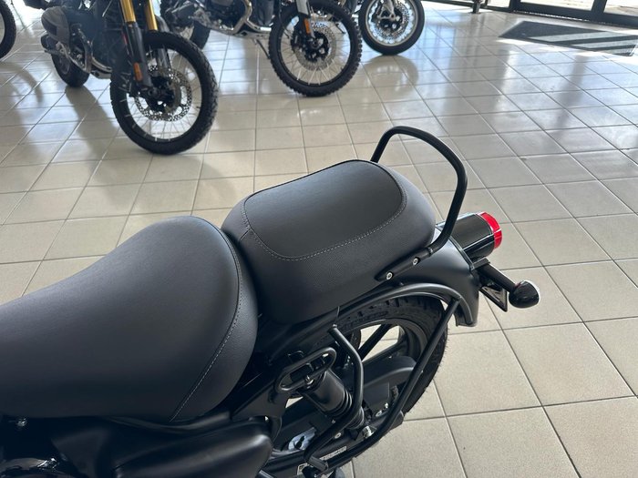 2025 Royal Enfield Classic 350 Dark