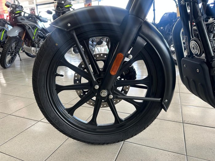 2025 Royal Enfield Classic 350 Dark