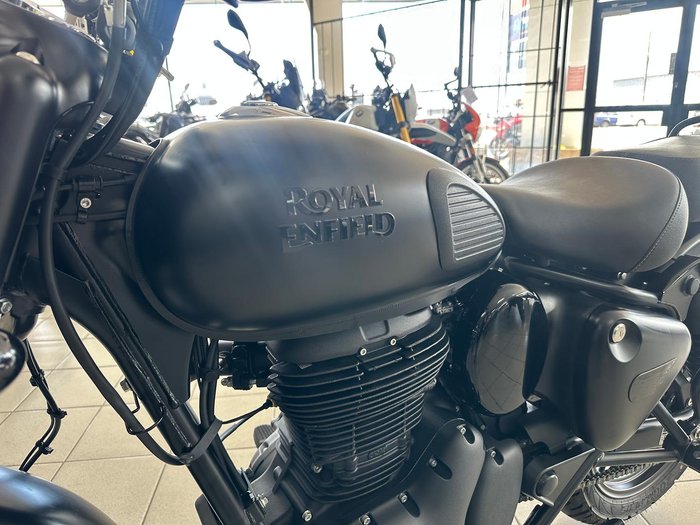 2025 Royal Enfield Classic 350 Dark