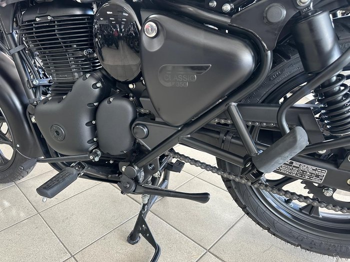 2025 Royal Enfield Classic 350 Dark
