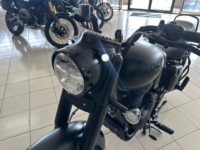 2025 Royal Enfield Classic 350 Dark